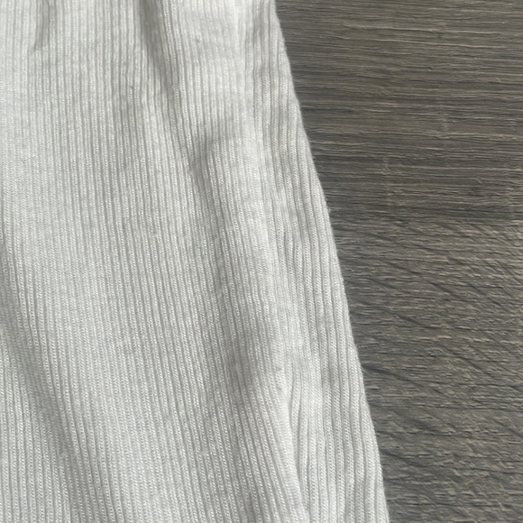 Small crop top white with sleeves on the side - Picture 2 of 2